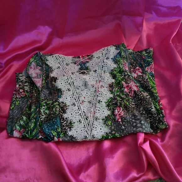 Mixed print tank top with lace detail on back - Picture 3 of 3